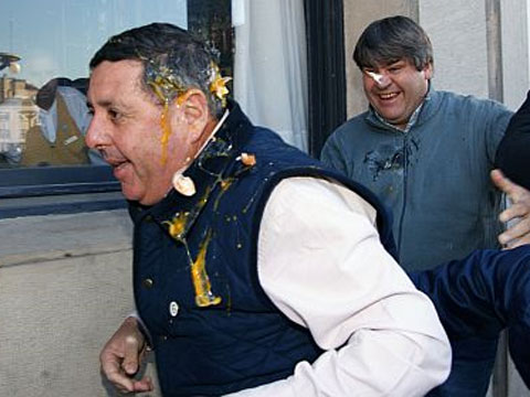 A. de Angeli huye huevazos Alfredo de Ángeli (FAA)