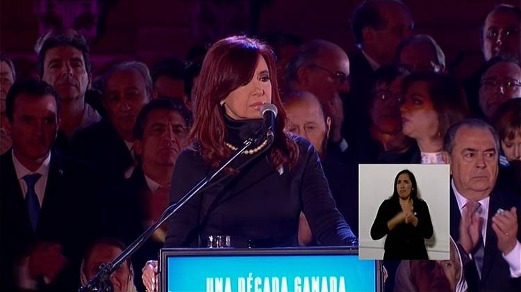 cristina plaza mayo 25