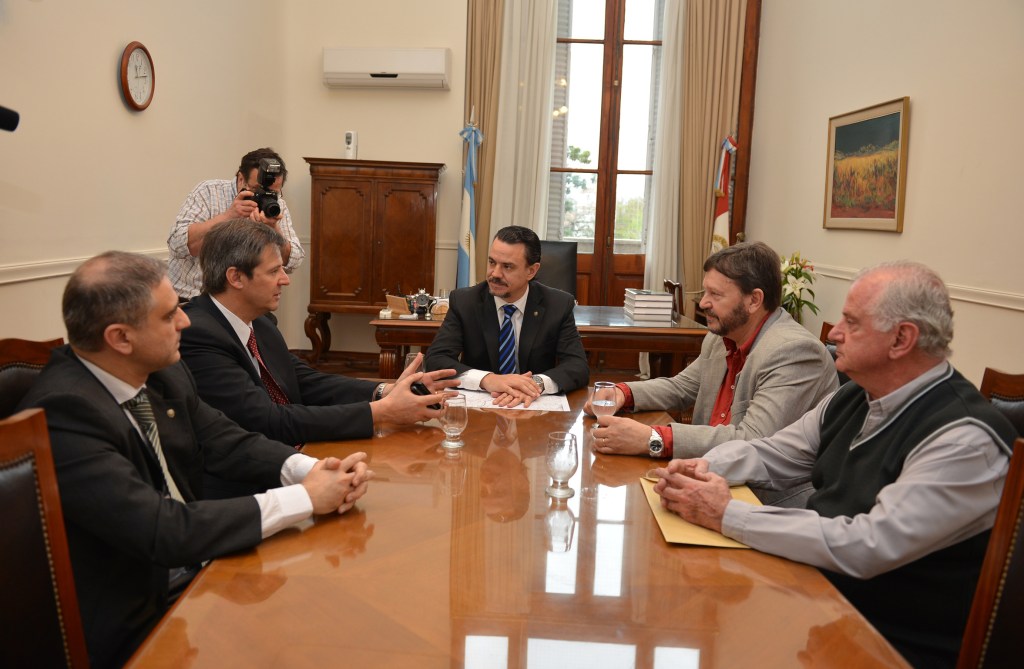 Coordinan acciones interprovinciales por pescadores de la costa del&nbsp;Paraná