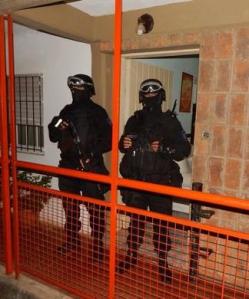 Nueve allanamientos y tres detenidos con droga y armas tras un megaoperativo