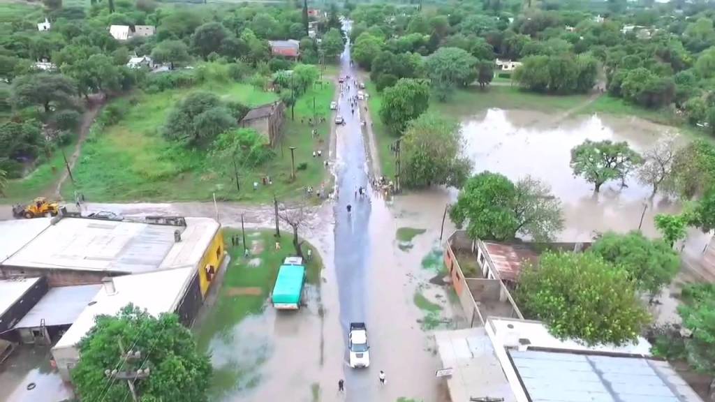 Desborde de arroyos: dron en Barrio&nbsp;Feria