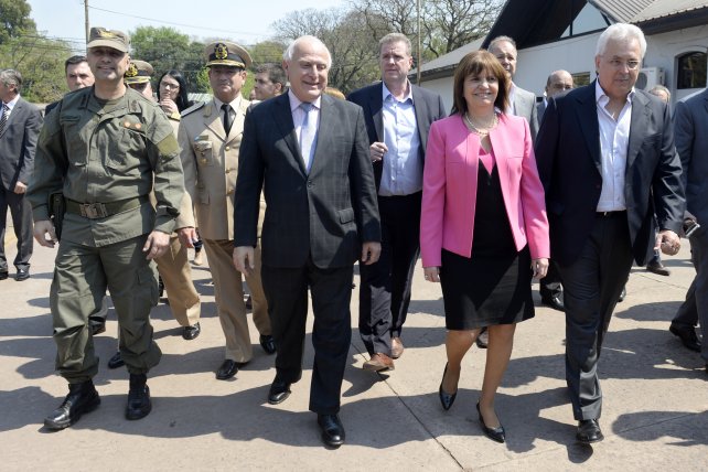 Bullrich: en la costa del río Paraná “tiran paquetes de drogas” desde barcos y&nbsp;botes