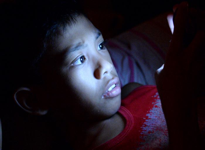 Pediatras recomiendan reducir la exposición a los teléfonos&nbsp;celulares