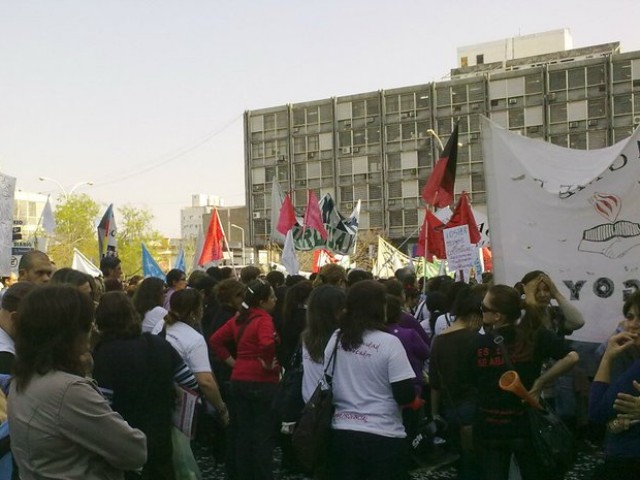 Docentes se movilizaron por recorte&nbsp;salarial