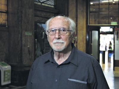 Charla sobre Economía y&nbsp;Política