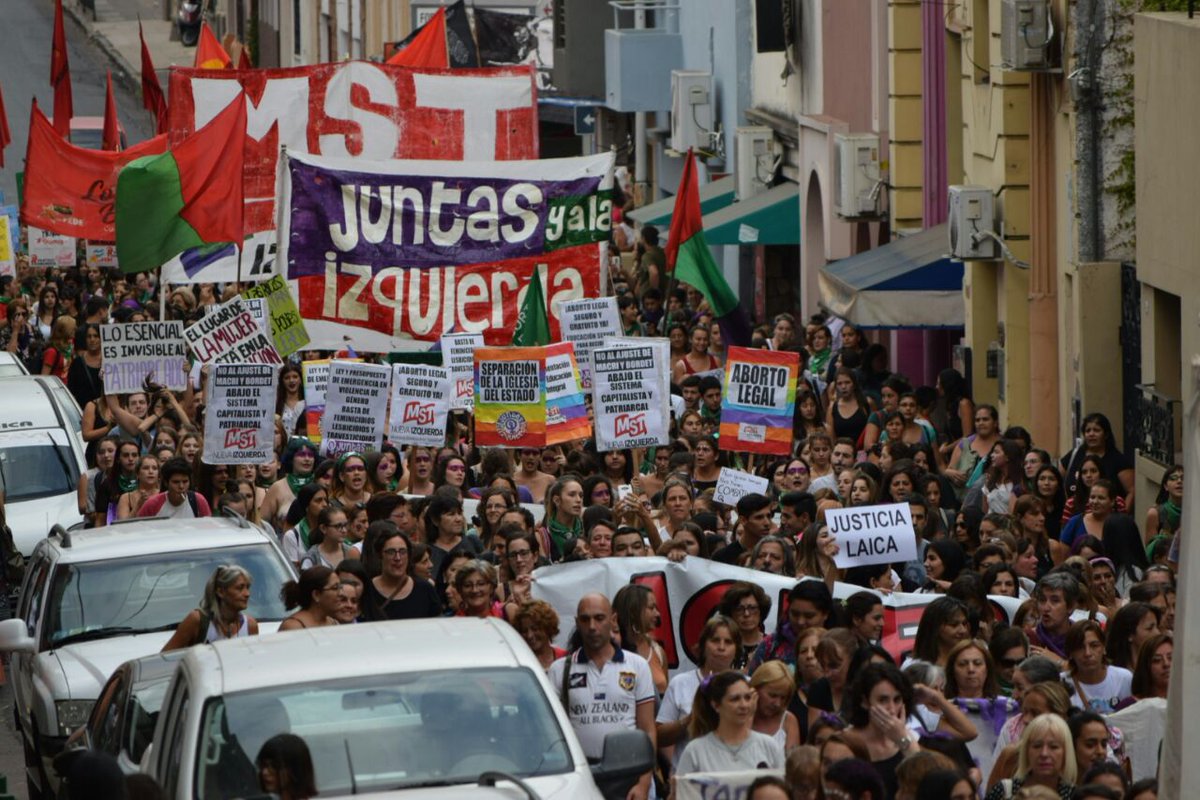 juantas y a la izquierda