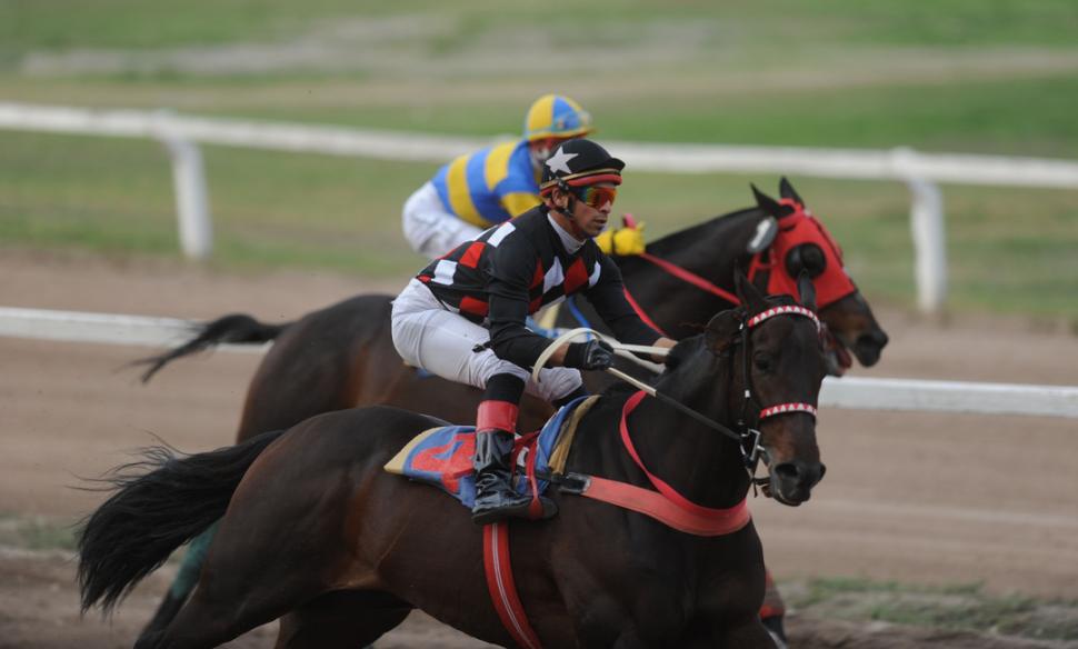 PASO: En La Paz, Fonseca y Sarubi pican en&nbsp;punta