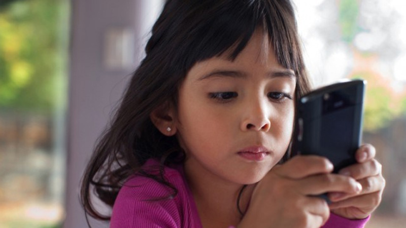 pantalla niño niña