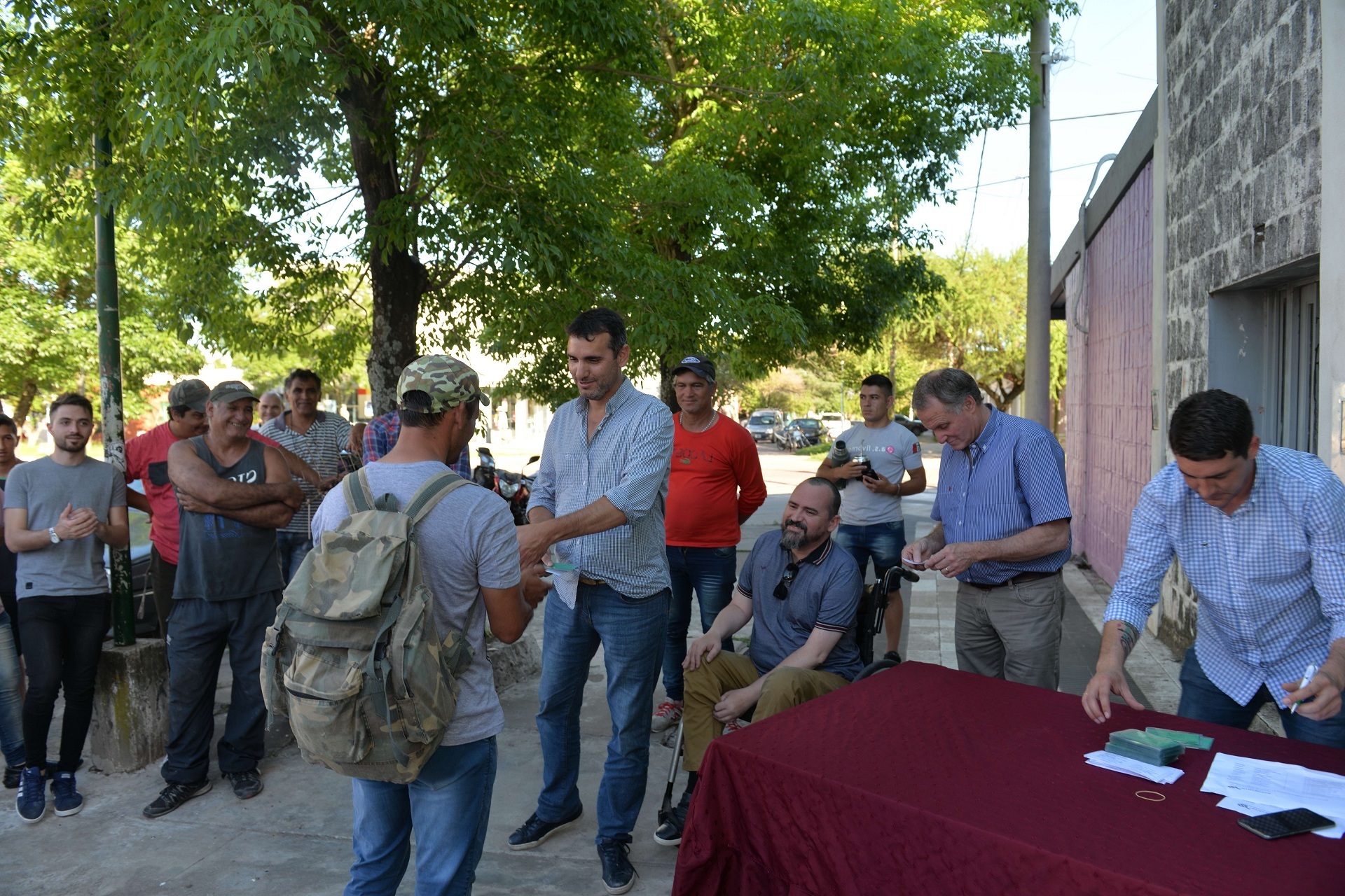 Pescadores artesanales de Santa Elena recibieron el nuevo carnet de pesca