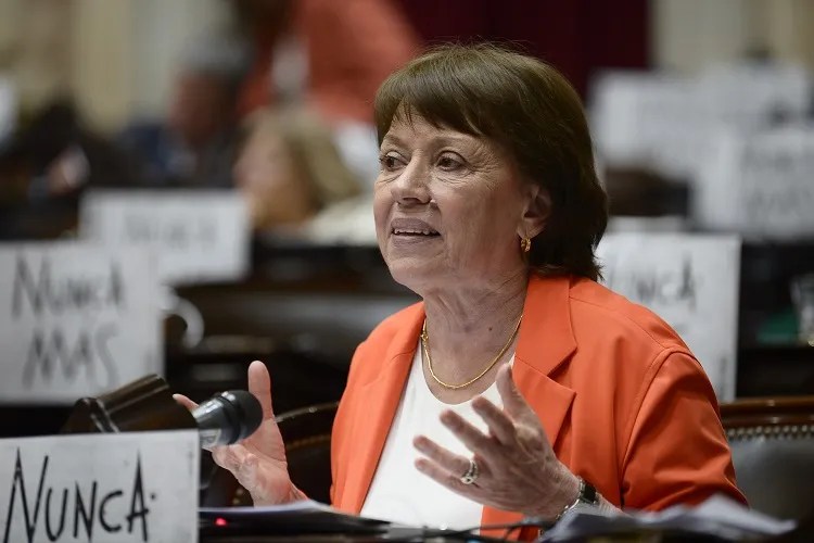 «Empobrece e intoxica»