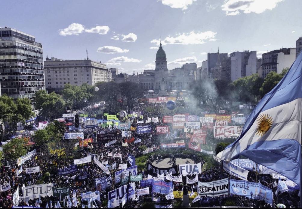 Masiva movilización en defensa de la Universidad&nbsp;Pública