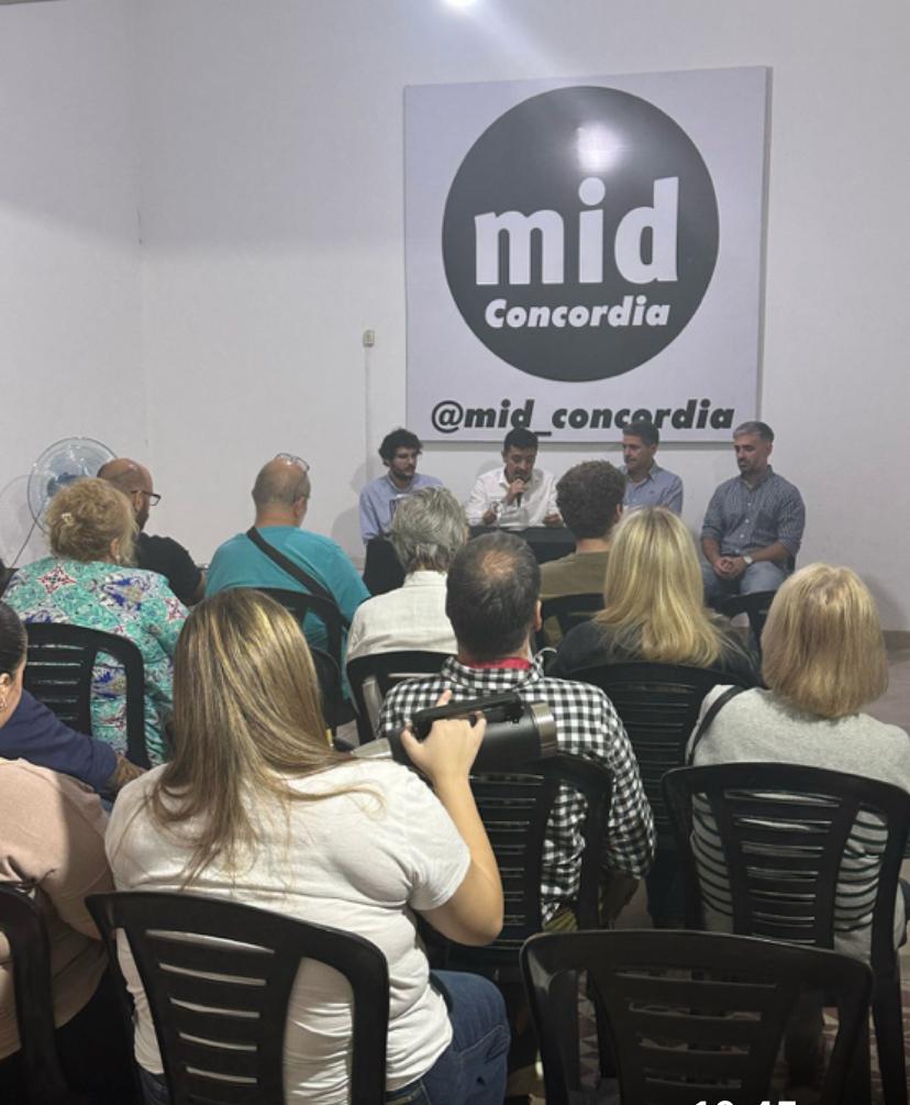 Presentaron libro “La política del&nbsp;like”