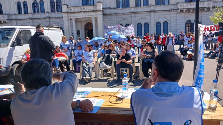 Gremio docente anunció&nbsp;huelga