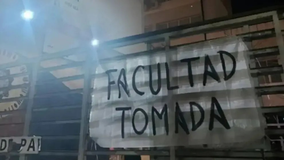 Marcha Federal Universitaria: Estudiantes tomaron la Facultad de Trabajo Social