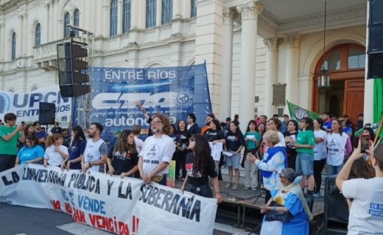 Importante marcha en Paraná por la universidad pública y derogación del DNU&nbsp;70